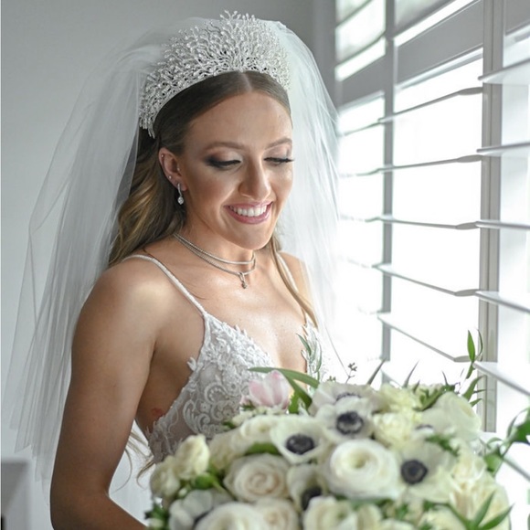 Ballgown/A-Line wedding gown - Picture 2 of 7